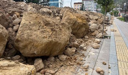 Tokat'ta taşkın riskine karşı dev kayalarla 9 kilometrelik set çekildi