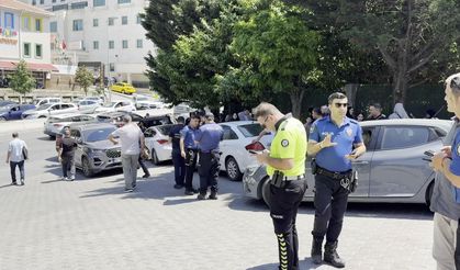 Büyükçekmece’de fren yerine gaza bastığı öne sürülen sürücü velilerin arasına daldı: 2’si çocuk 6 yaralı