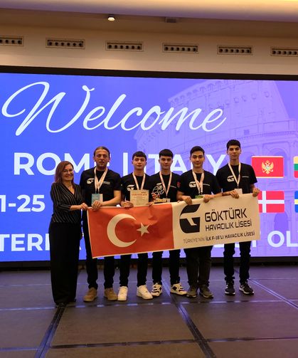 Samsun'da lise öğrencileri, kendi yaptıkları robotlarla İtalya’da dünya şampiyonu oldu