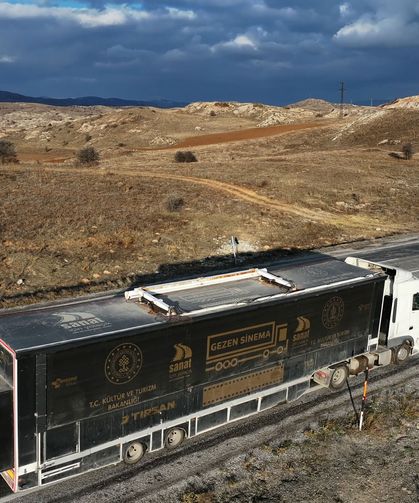 Sivas'ta 'Gezen Sinema TIR'ı öğrencileri sinema ile buluşturdu
