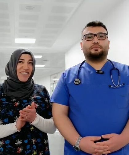 Doktor olup, hemşire annesinin yanına atandı