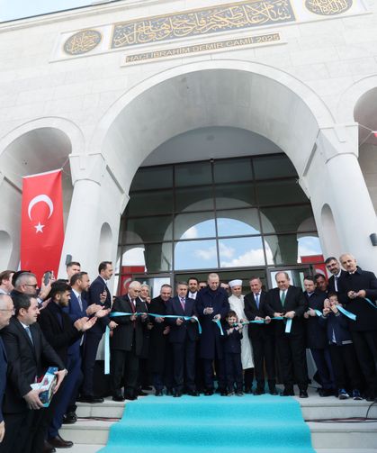 Cumhurbaşkanı Erdoğan: Milli ve manevi kimliğimize sahip çıkmaya devam edeceğiz