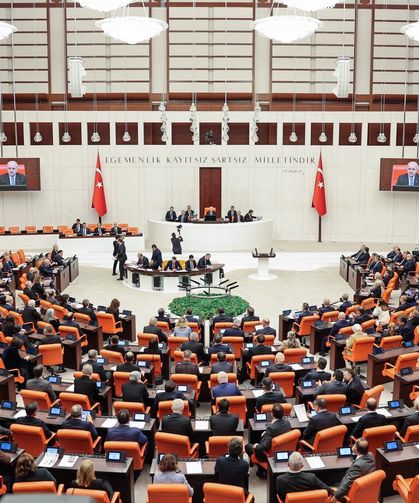 TBMM’de doğum izni ve sosyal medyaya 15 yaş düzenlemesini içeren kanun teklifi kabul edildi