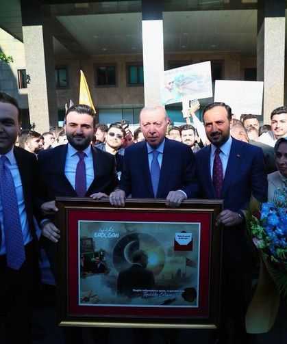 Cumhurbaşkanı Erdoğan'a AK Partili gençlerden Babalar Günü sürprizi