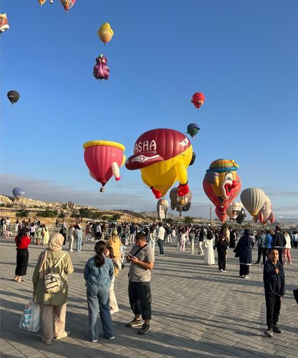 Kapadokya’da figürlü balonlar, gökyüzünü renklendirdi