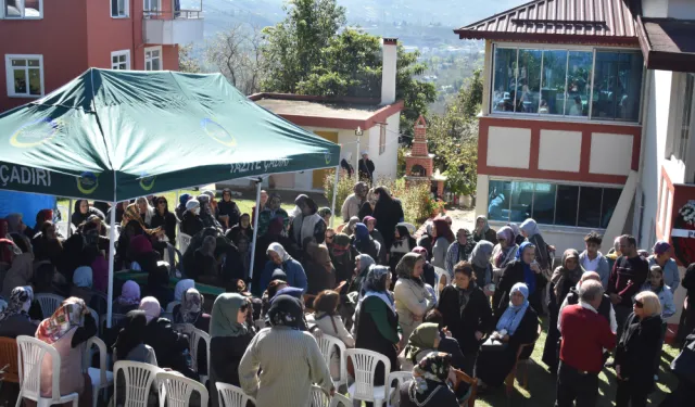 Şarkıcı Gülşen'in Kalp Krizi Geçirerek Hayatını Kaybeden Babası Son Yolculuğuna Uğurlandı