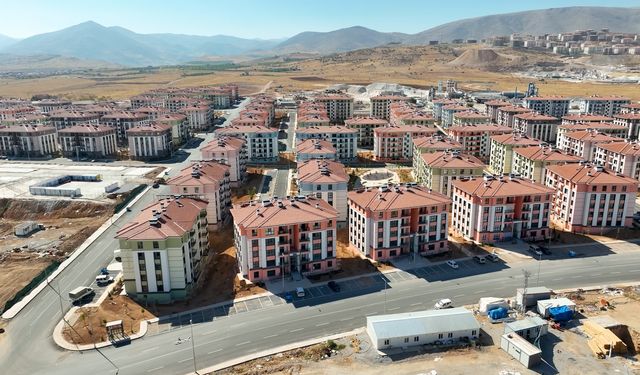 Bakan Kurum, Malatya İkizce'deki Deprem Konutlarını Paylaştı