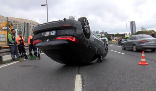 Şişli D-100'de Kontrolden Çıkan Otomobil Ters Döndü