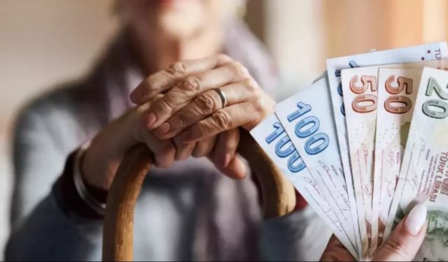Emekli Bayram İkramiyeleri Hesaplara Yatmaya Başladı