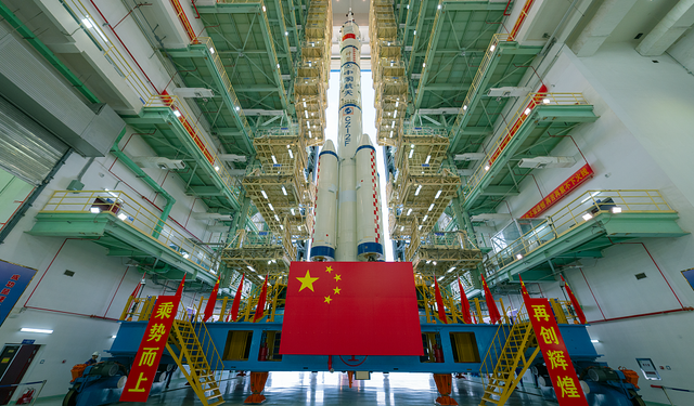 Çin, 'Shenzhou-20' İnsanlı Uzay Aracını Yarın Fırlatılacak