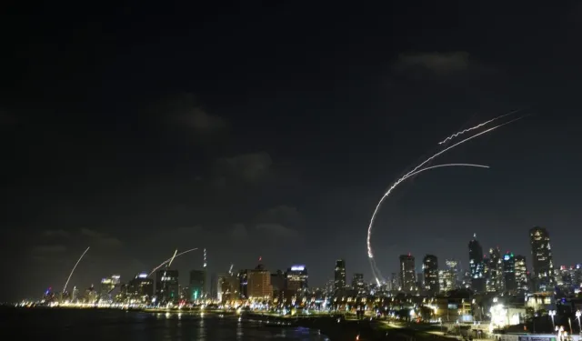 İran'dan İsrail'e Füze Yağmuru: Tel Aviv Vuruldu!
