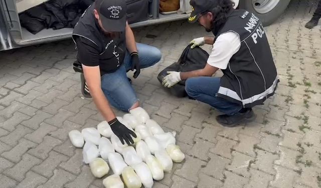 Durdurulan Otobüsteki Yolcunun Valizinden 13 Kilo Metamfetamin Çıktı!