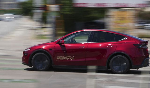Tesla’dan İlk Robotaksi Teknolojisi: Model Y Sürücüsüz Teslimat Yaptı