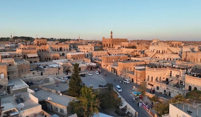 'Uzak Şehir’ Sevgisi, Midyat’ın Sıcağını Yendi