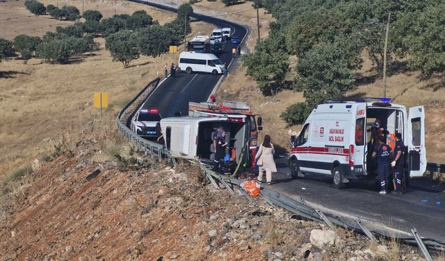 Diyarbakır'da Minibüs Devrildi: 1 Ölü, 3'ü Ağır 16 Yaralı