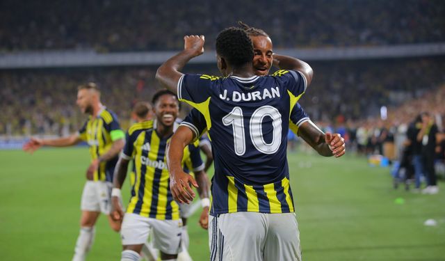 Fenerbahçe, Feyenoord'u Kadıköy Cehennemine Gömdü 5-2