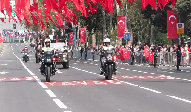 Vatan Caddesi'nde 30 Ağustos Zafer Bayramı Töreni