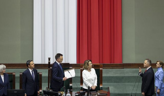 Polonya Cumhurbaşkanı Nawrocki Yemin Ederek Göreve Başladı