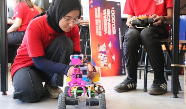 Fen Lisesi Öğrencileri, Engebeli Arazide Hedefleri Toplayan Robot Projesiyle Birinci Oldular