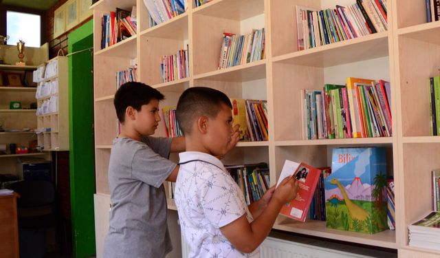 Bu Mahallede Kitap Okuyan Çocuklar Ücretsiz Saç Tıraşı Olabiliyor