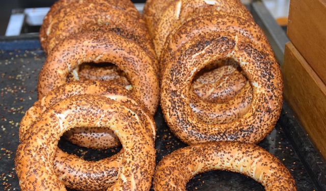 İzmir’de Simit, 20 TL Oldu