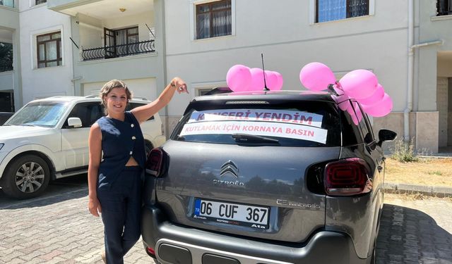 Kanseri Yenen Pelin Hemşire, Aracıyla Şehir Turu Atarak Kutlama Yaptı