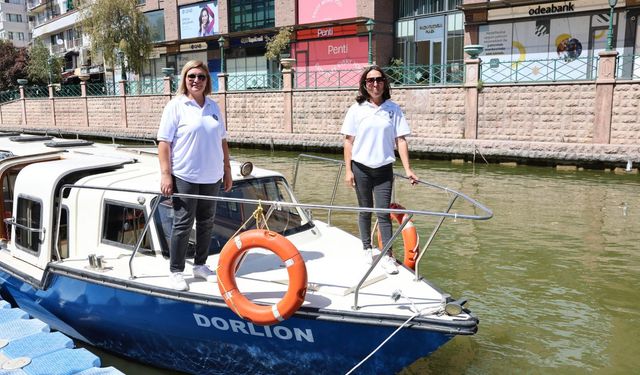 Porsuk Çayı’nın Turist Gezi Botları Kadınlara Emanet
