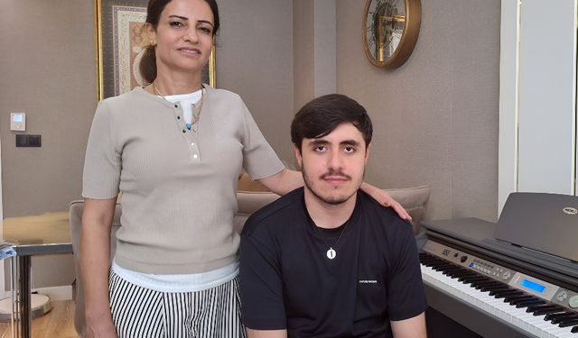 Doğuştan absolut kulak otizmli Emre, müzik yeteneğiyle güzel sanatları hedefliyor