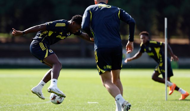 Fenerbahçe’de, Jhon Duran takımla beraber çalışmaya başladı