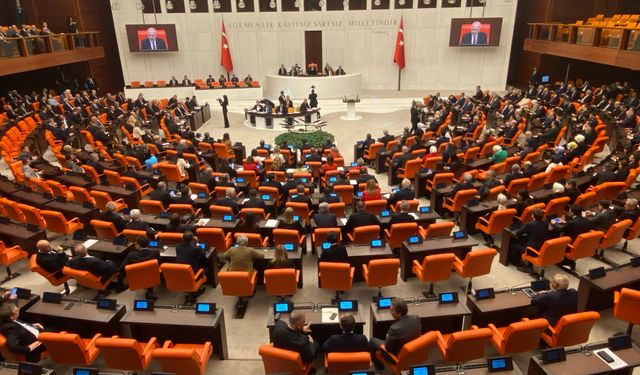 Meclis'te 'Mandacı' ve 'Alçak' Tartışması