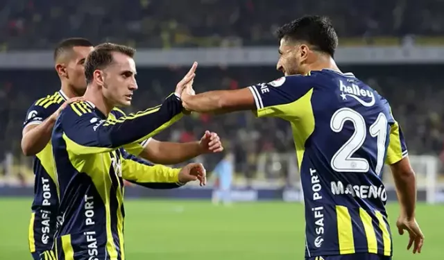 Ligin namağlup tek takımı olan Fenerbahçe, derbiyi kazanarak liderlik koltuğuna oturmak istiyor