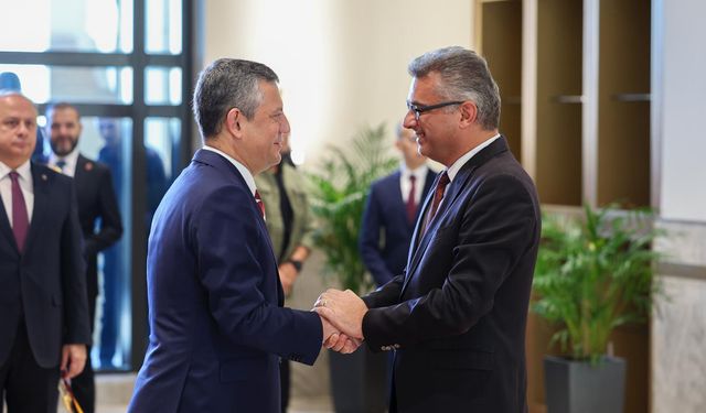 CHP Genel Başkanı Özel, KKTC'de düzenlenen törenlere katıldı