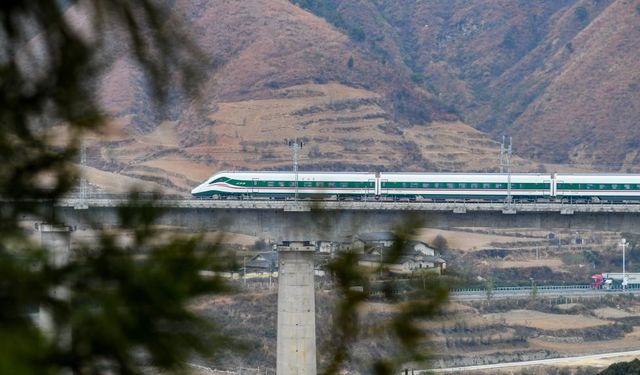 Çin’de tren kazası: 11 ölü