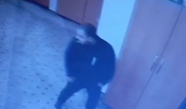 Bağcılar'da camiinin yeniden yapılması için para toplanan yardım kutularını çaldı