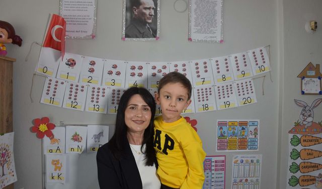 Kemoterapi gören Ahmet, sınıfa dönüştürülen odasında okuma yazmayı öğreniyor