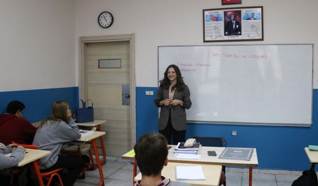 Mezun olduğu liseye öğretmen oldu