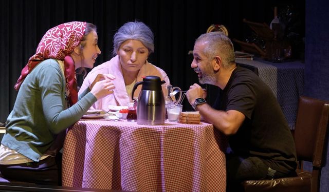 Nörolog, demans eğitimini tiyatro sahnesine taşıdı