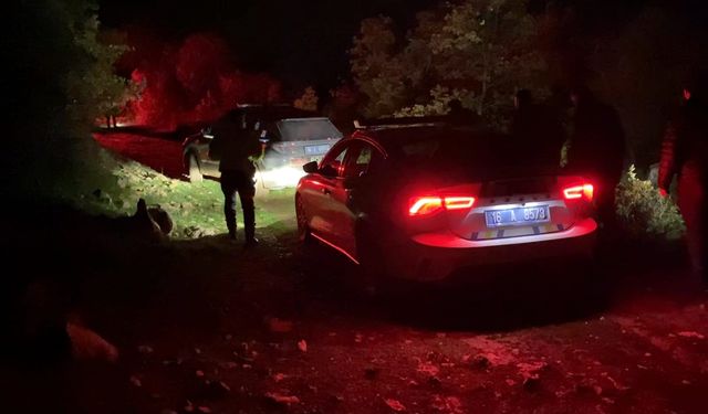 Polisin 'dur' ihtarına uymayan sürücü, aracını bırakıp ormana kaçtı