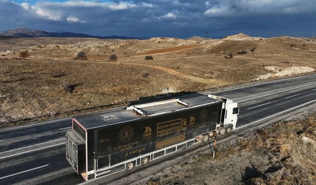 Sivas'ta 'Gezen Sinema TIR'ı öğrencileri sinema ile buluşturdu