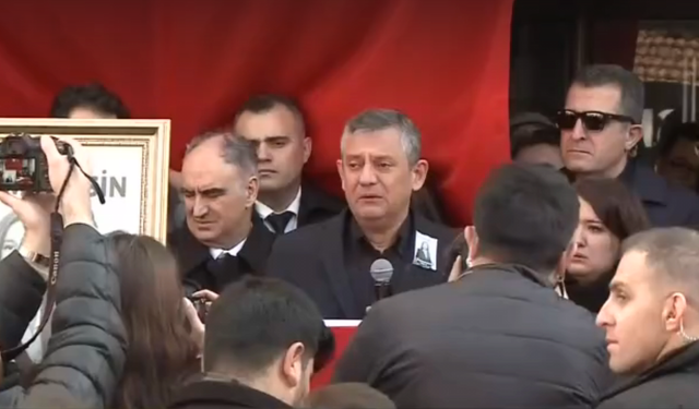 Özgür Özel, Gülşah Durbay'a veda ederken gözyaşlarını tutamadı