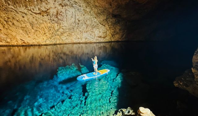 Şahika Ercümen’in de daldığı Aynalıgöl Mağarası, bu yıl 60 bin ziyaretçiyi ağırladı