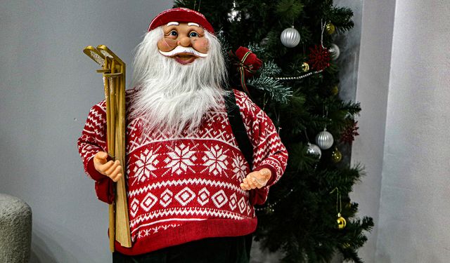 Yılbaşı öncesi şans getirdiğine inanılan kırmızı iç çamaşır ve pijamaların satışı yüzde 30 arttı