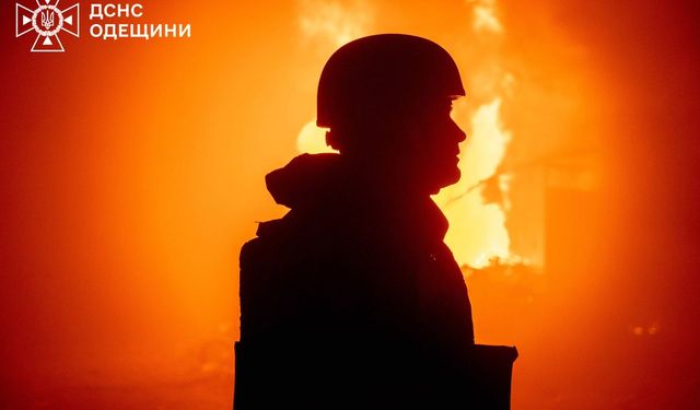 Zelenskiy: Rusya, 30 füze ve 450'den fazla İHA ile saldırı düzenledi