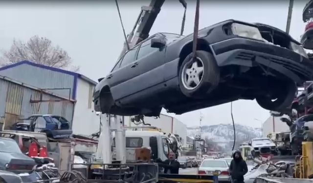 Ankara’da yurt dışından gelen araçları parça parça söken hurdacılara operasyon