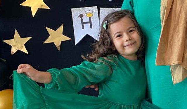 Eşini ve kızını, boğazlarını bıçakla keserek öldürdü