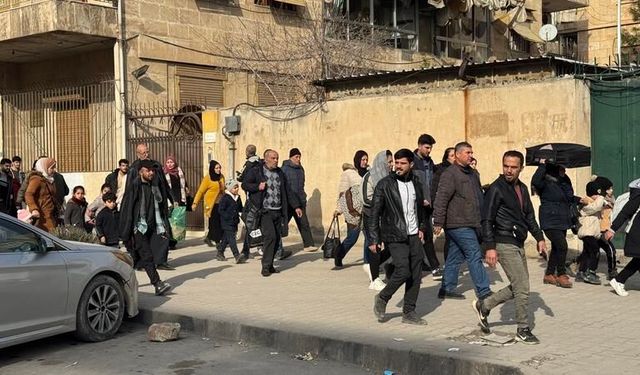 Halep’te 142 bin kişi güvenli bölgelere tahliye edildi