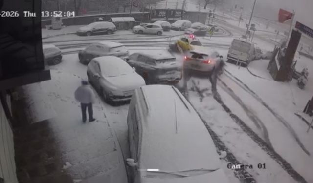 Kağıthane’de karlı yolda kayıp 5 araca çarptı; motokurye ölümden döndü taksici alkollü çıktı