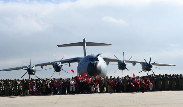 Almanya'da NATO tatbikatına katılacak Mehmetçikleri, aileleri uğurladı