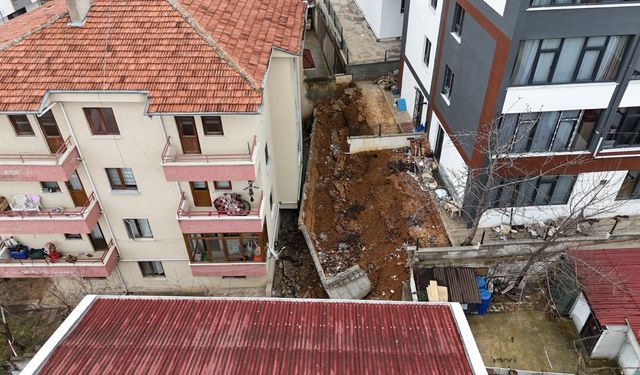 Ankara'da istinat duvarı çöktü, 4 apartman tahliye edildi