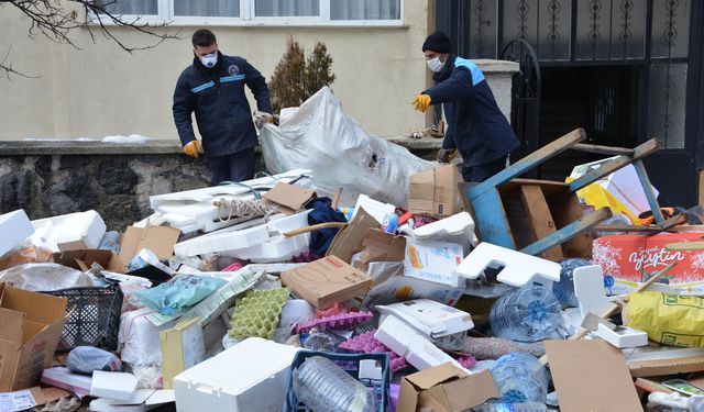 Evden 25 ton çöp çıktı